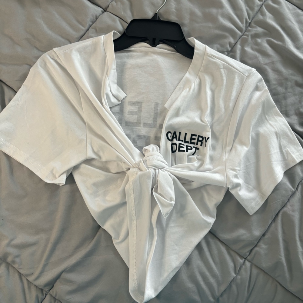 Tie the knot t-shirt.